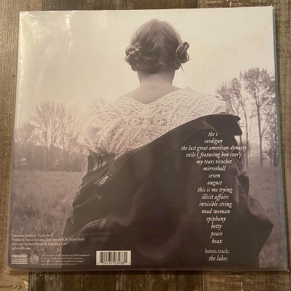 bundle of folklore and fearless TV vinyl by taylor swift - Picture 7 of 8